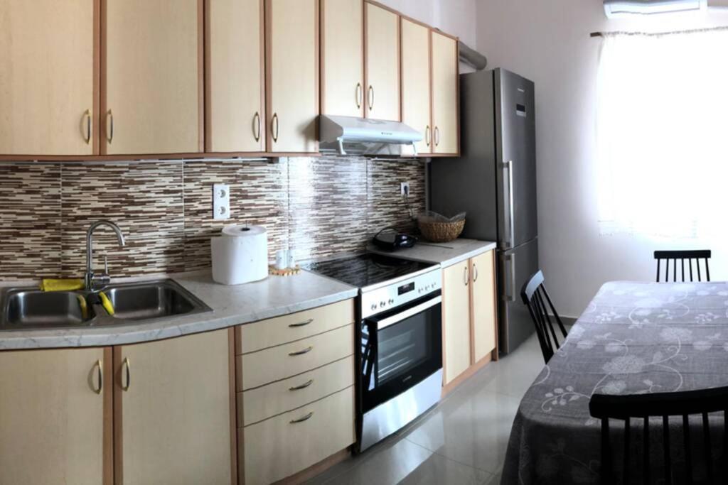 Loutraki Vibes Apartments ภายนอก รูปภาพ