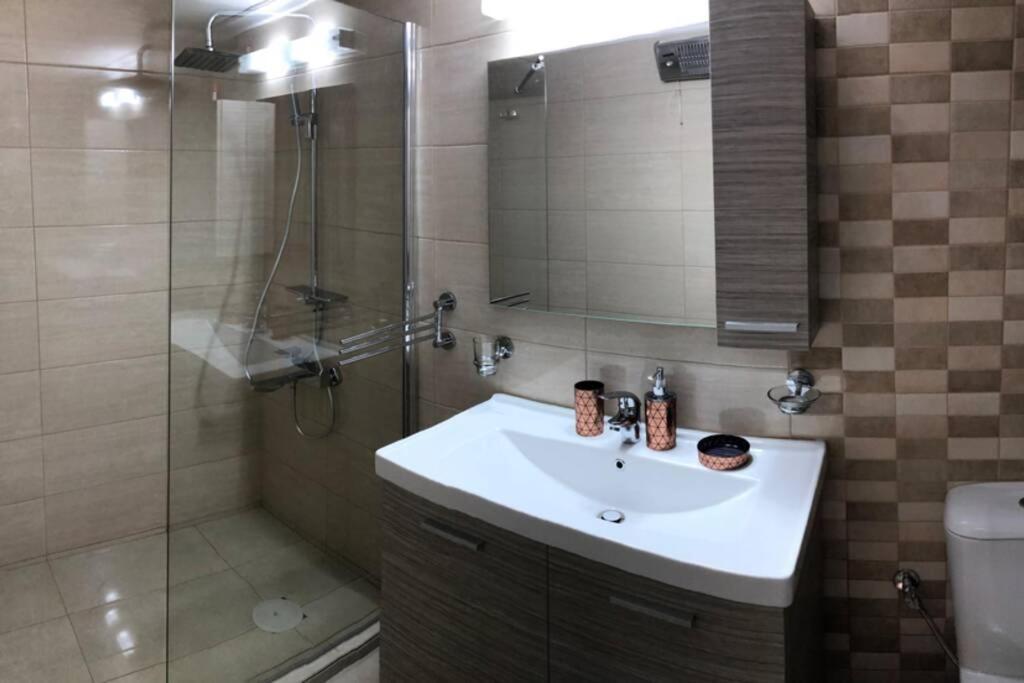 Loutraki Vibes Apartments ภายนอก รูปภาพ